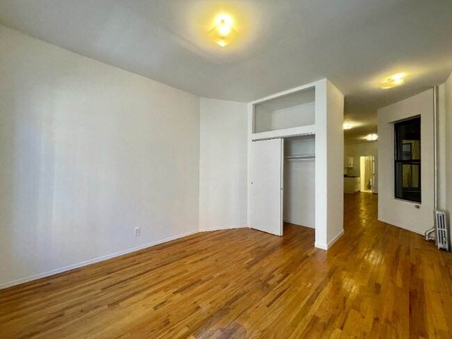 Building Photo - 180 E 101st St