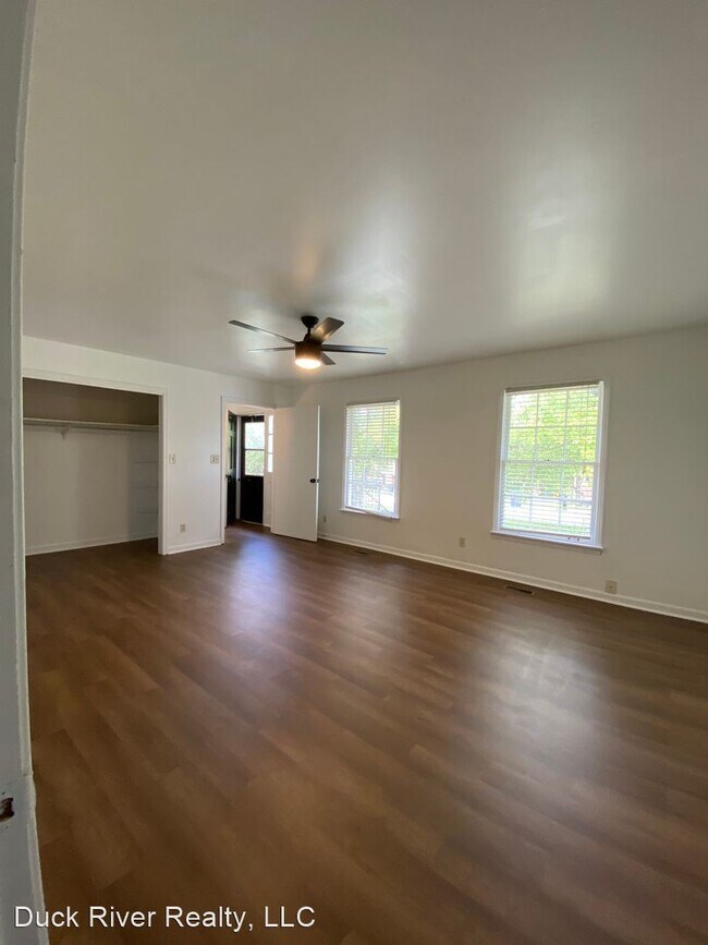 Building Photo - 2 br, 1 bath House - 404 Shawnee Dr
