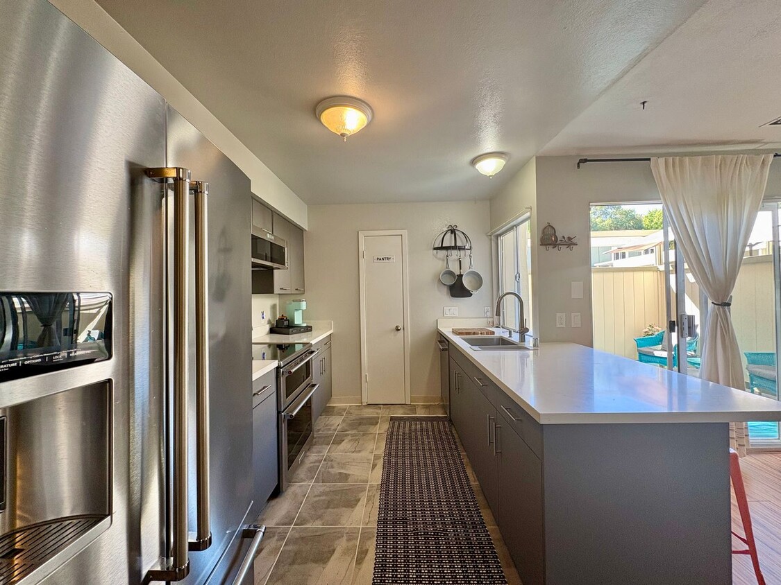 Primary Photo - Gorgeous 3bd/1.5ba Parkhaven end-unit