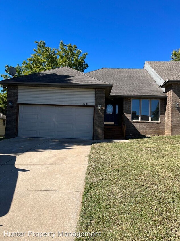 2 br, 2 bath House 4233 S Kimbrough Ave House Rental in Springfield