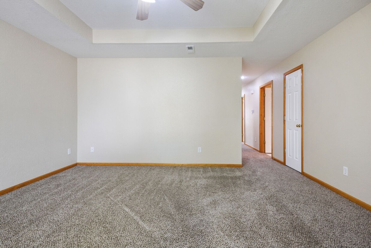 Foto principal - Large 3 Bdrm 2 Bath - Pleasant Hill