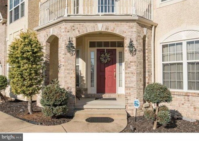 Building Photo - 43 Norwegian Wood Dr