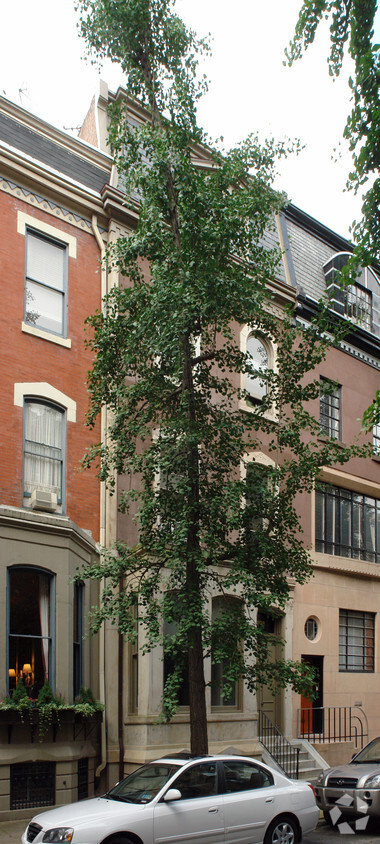 Foto del edificio - 2208 Delancy Pl