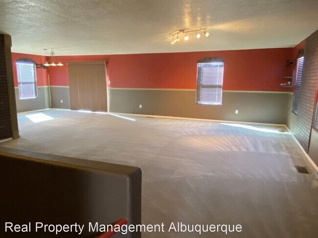 Building Photo - 4001 Desert Willow Dr NE