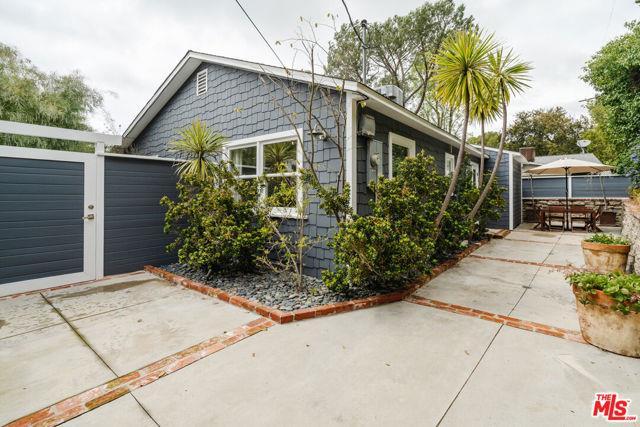 Building Photo - 2850 Nichols Canyon Rd