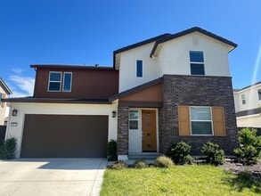 Building Photo - 3824 Quinones Ave
