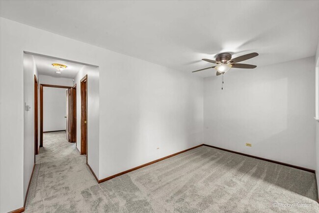Foto del edificio - 877 E Carriage Ln