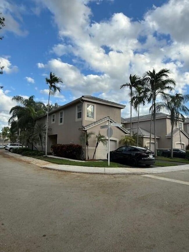 Building Photo - 1896 Madeira Dr
