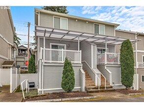 Building Photo - 11865 SE Pine St