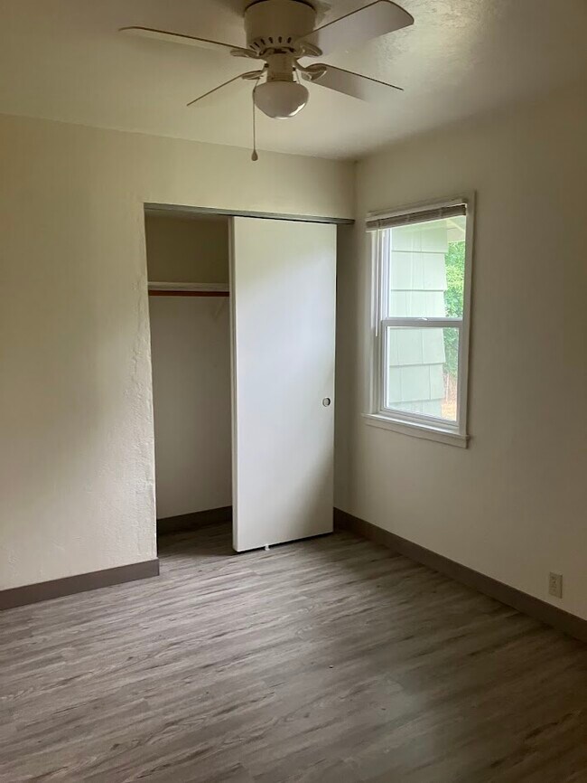 Foto del edificio - 1581 Cloverlawn Dr