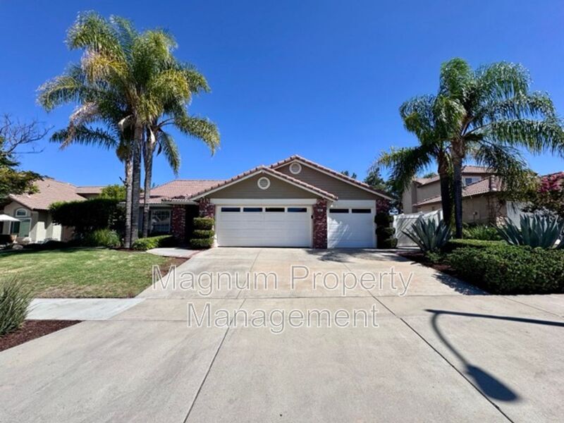 Foto principal - 687 Black Oak Cir