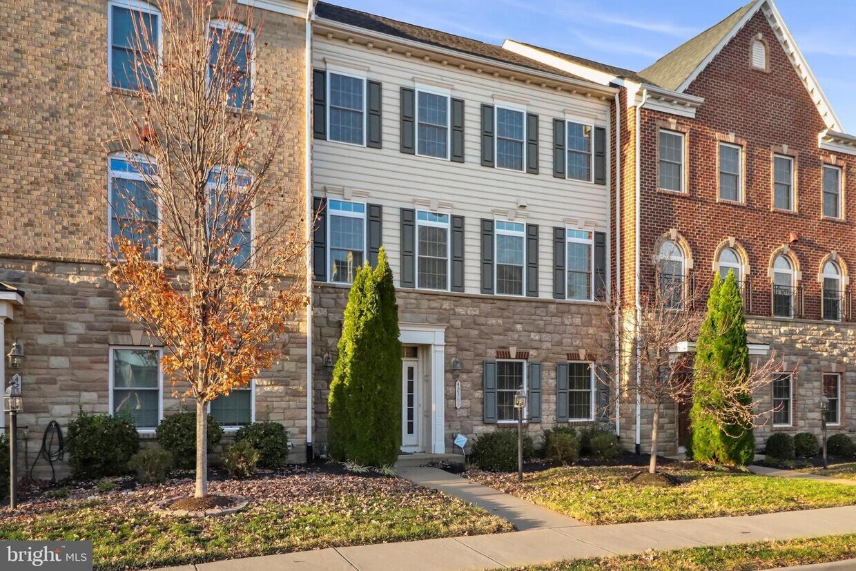 Primary Photo - 42365 Pine Forest Dr