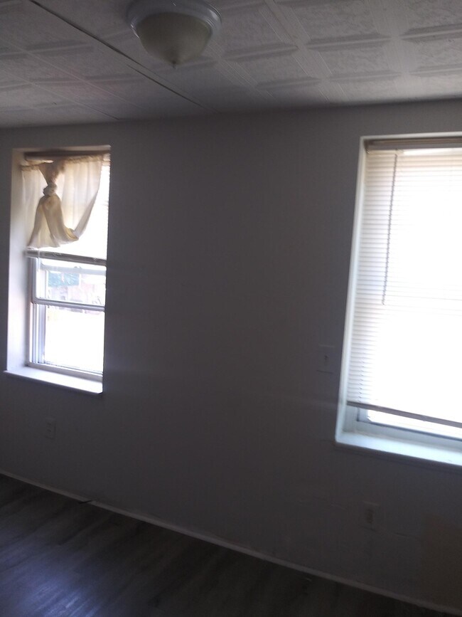 Building Photo - 606 N Bouldin St
