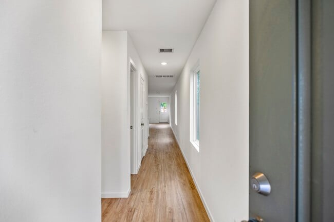 Foto del edificio - 21463 Carosella Dr