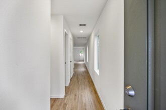 Building Photo - 21463 Carosella Dr