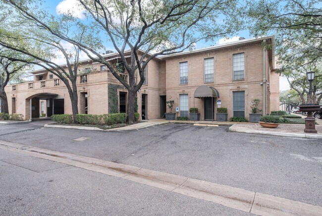 Building Photo - ***APPLICATION CURRENTLY UNDER REVIEW***El...
