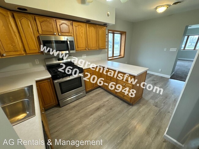Building Photo - 3 br, 1 bath House - 3625 Congress Ave
