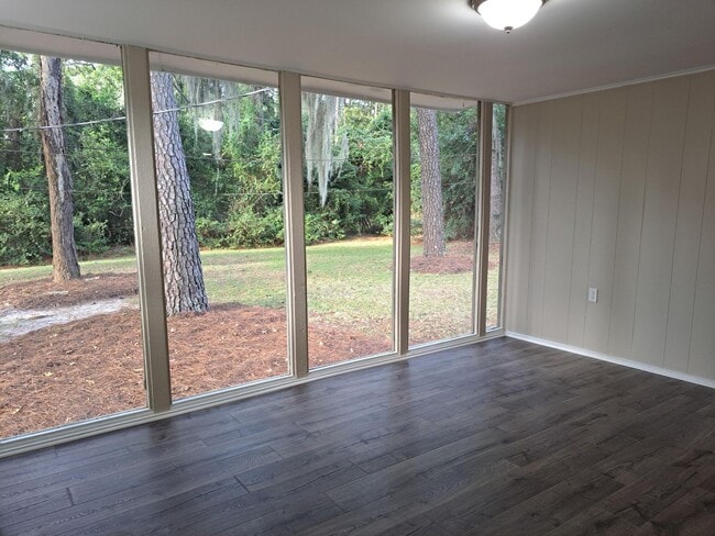 Building Photo - 9611 Dunwoody Dr