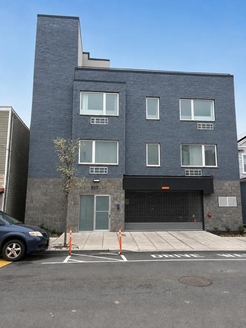 Building Photo - 517 7th St