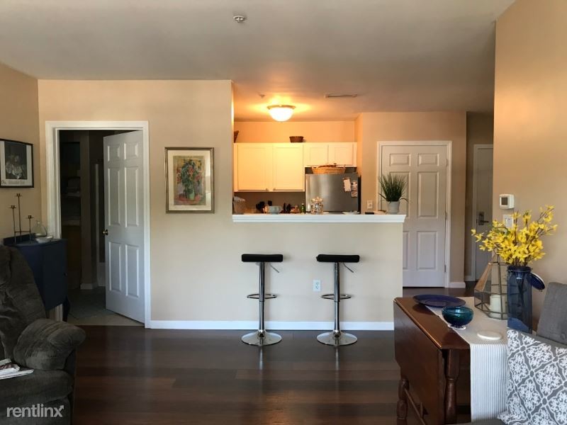 Foto principal - 2 br, 2 bath Condo - 140 Railroad Ave