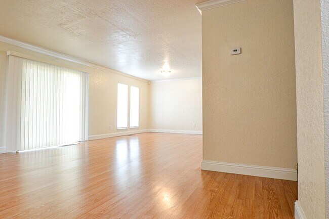 Foto del edificio - Charming 3-Bedroom, 2.5 Bath Home in South...
