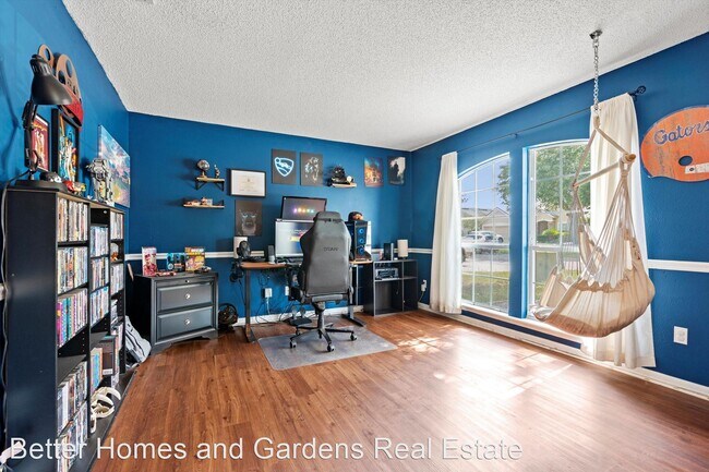 Building Photo - 3 br, 2 bath House - 13735 Devan Lee Dr. E.