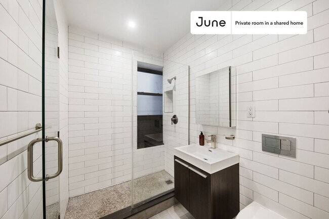 Foto del edificio - Room in Shared 2 bed/1 bath home