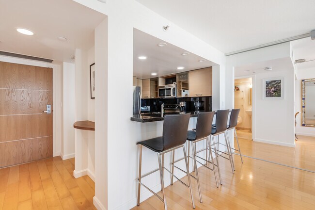 Foto del edificio - 400 S Pointe Dr