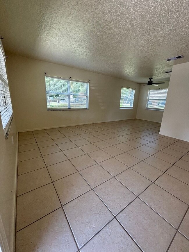 Building Photo - Leesburg Duplex