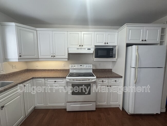 Building Photo - 157 Milroy Dr