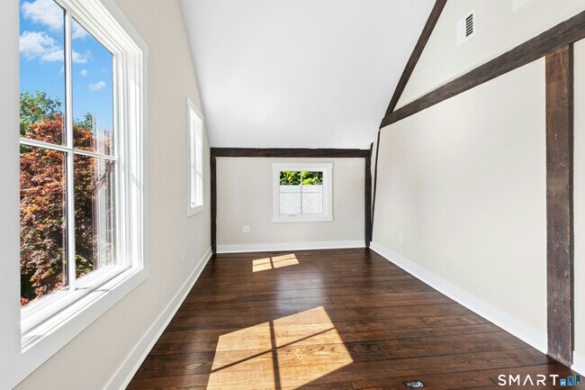 Foto del edificio - 7 Ivy Hill Rd