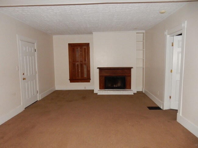 Building Photo - 2644 Catalpa Dr