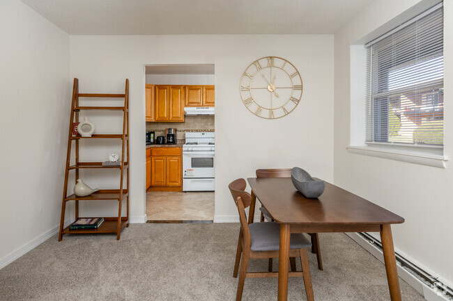 2BR, 1BA - 810SF - Diningroom - Colonial Point Apartments