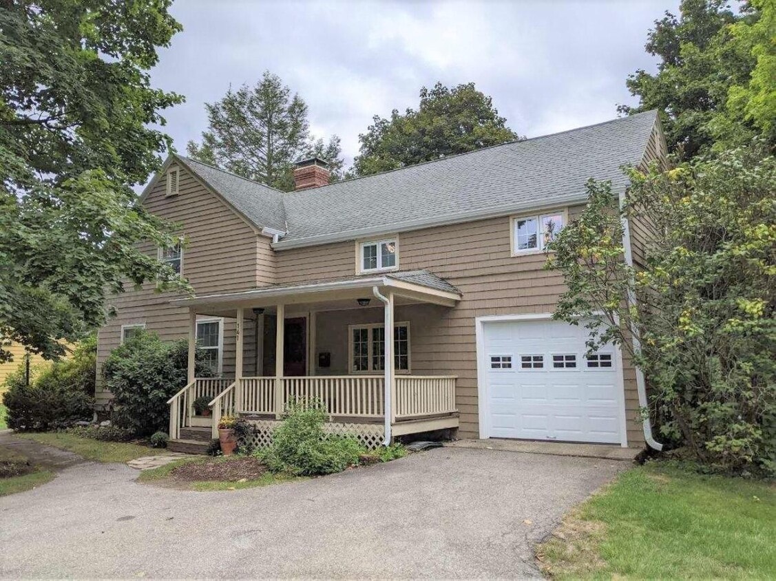 Primary Photo - Charming 4-Bed, 1.5 Baths in Holden, MA
