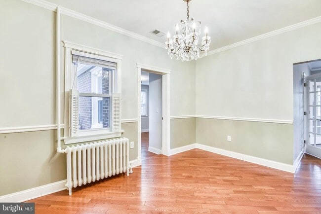 Building Photo - 214 E Monroe Ave