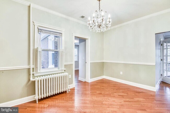 Foto del edificio - 214 E Monroe Ave