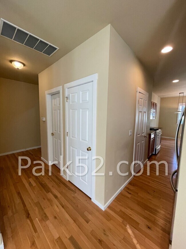 Building Photo - 3 Bedroom Home in University Place