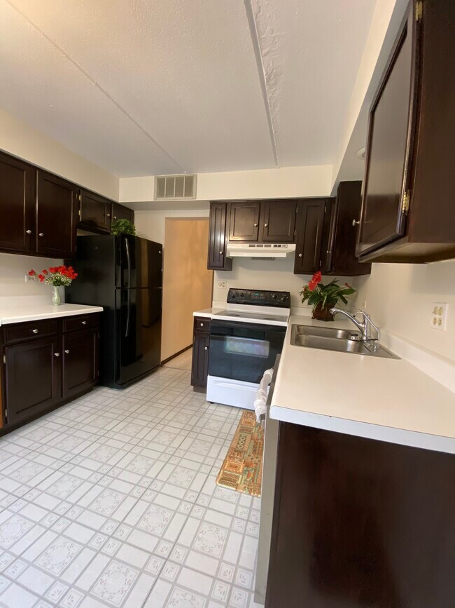 Kitchen - 5401 Chateau