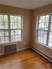 Building Photo - 800 S Oak Dr