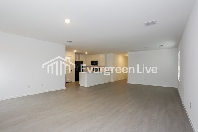 Building Photo - 6800 Haines Dr