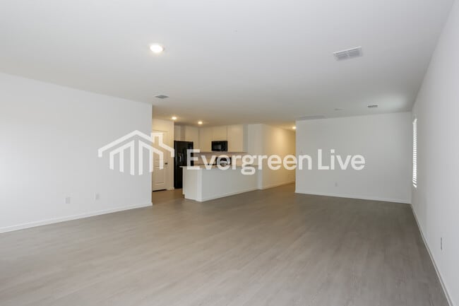 Foto del edificio - 6800 Haines Dr