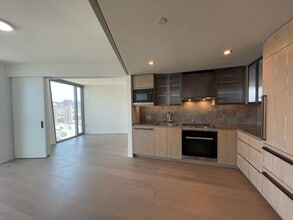 Building Photo - 1000 Auahi St