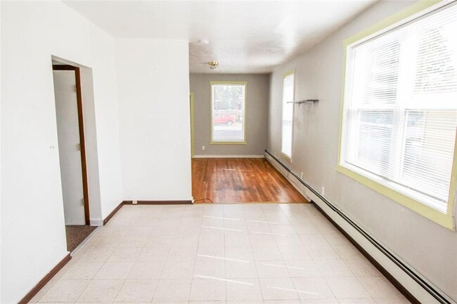 Building Photo - 317 W Spruce St