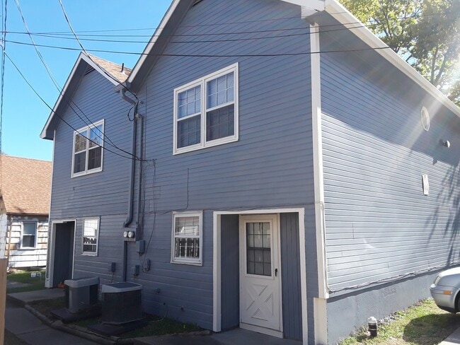 Building Photo - 1021 Illinois St