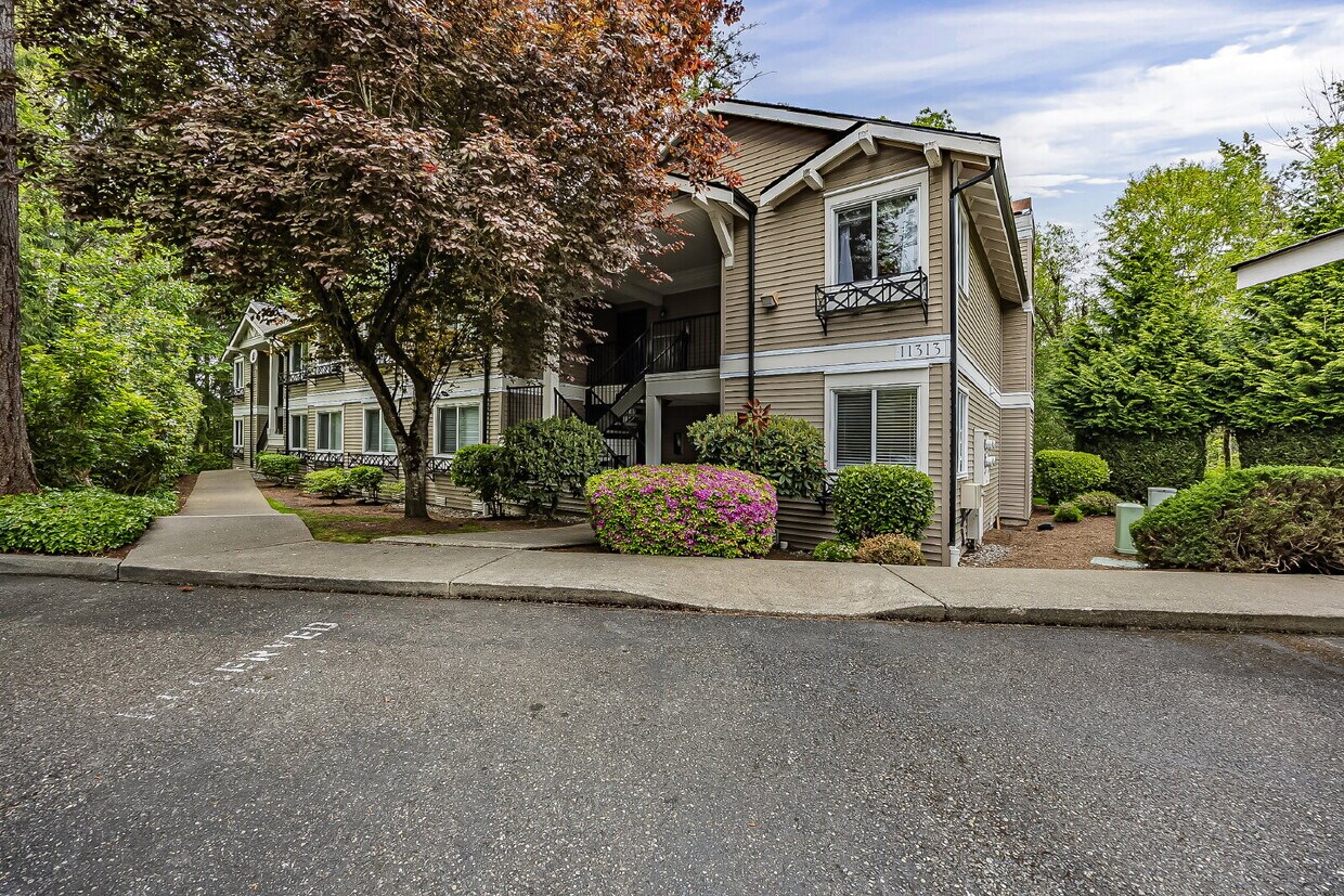 Primary Photo - 11313 NE 128th St
