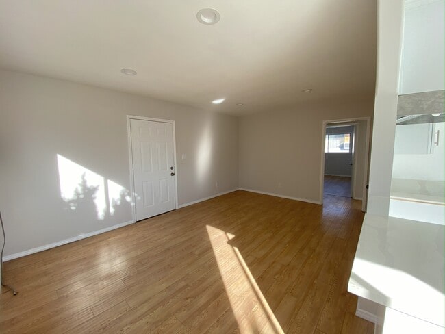 Foto del edificio - 12641 Vanowen St