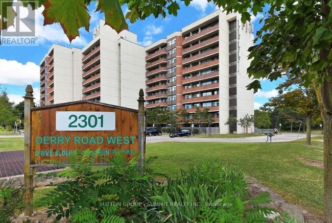 Photo du bâtiment - 2301 Derry Rd W