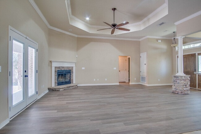 Building Photo - Beautiful 3BR/2.5BA Craftsman-Style Home i...