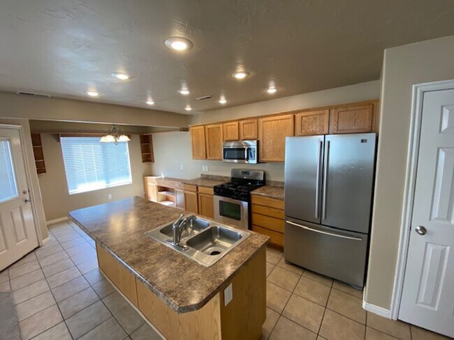 Foto del edificio - Move-in Bonus!! 3 bed -2.5 bath Twin Home