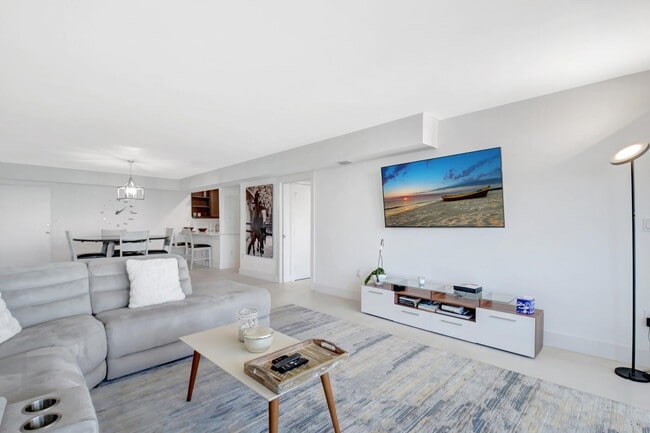 Building Photo - 2773 S Ocean Blvd